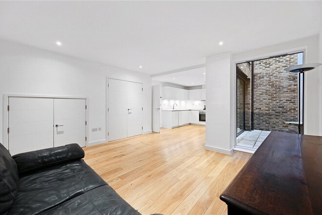 Hand Axe Yard, London, WC1X