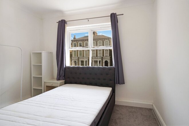 St. Quintin Avenue, London, W10