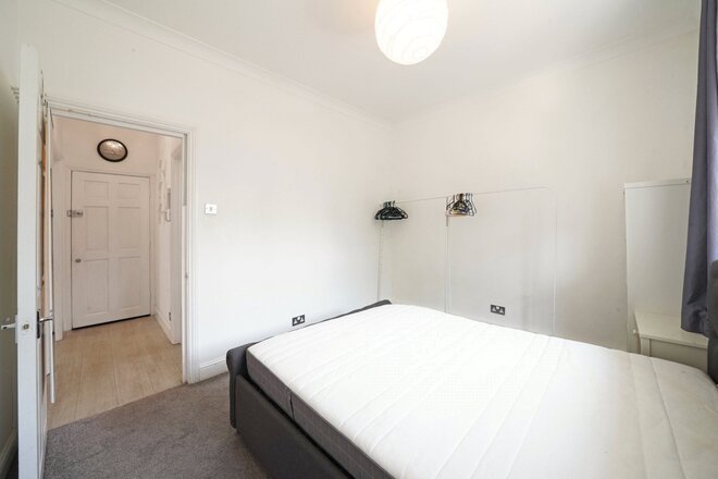 St. Quintin Avenue, London, W10