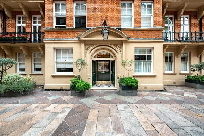 Cheyne Court, London, SW3