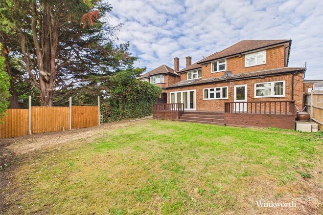 Wolmer Gardens, Edgware, HA8