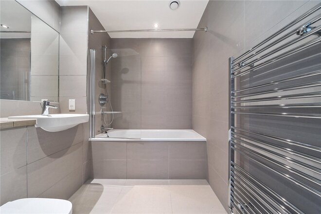 Staith Court, London, E3