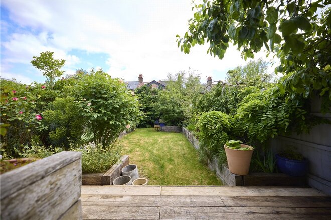 Mildenhall Road, London, E5