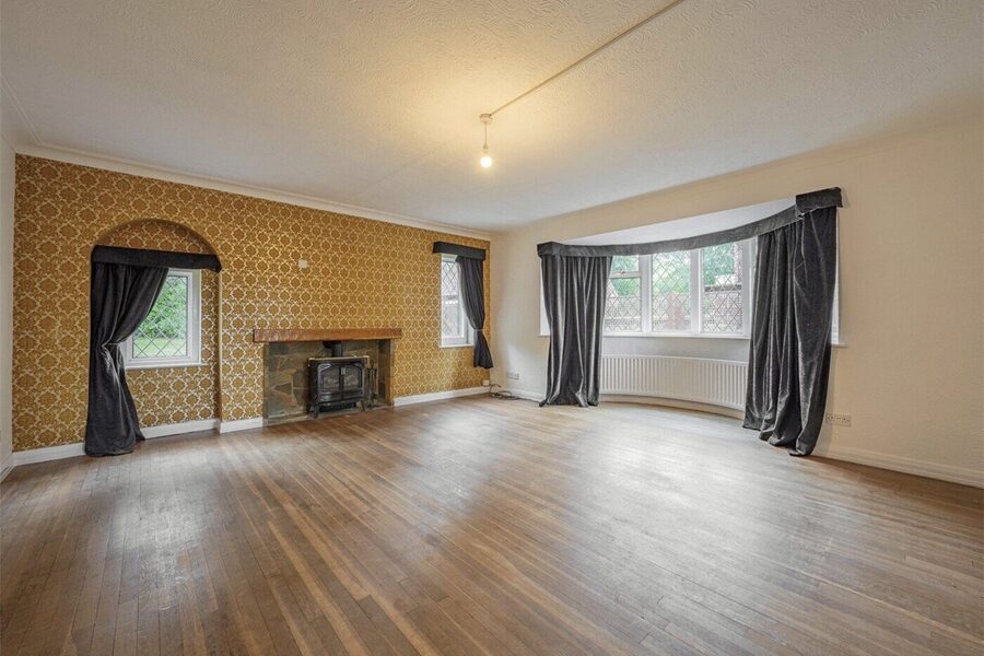 Sirtting Room To Fro