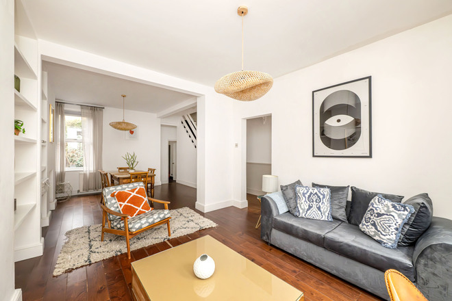 Holberton Gardens, London, NW10