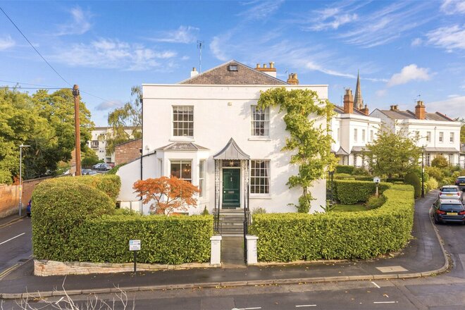 Lansdowne Circus, Warwickshire, CV32