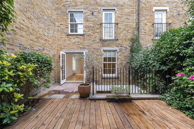 Sadlers Gate Mews, London, SW15
