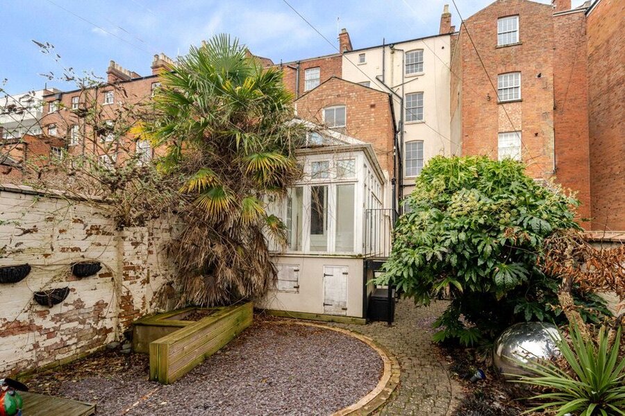 Garden To House