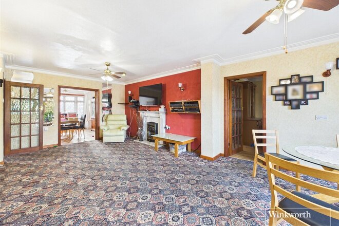 Wolmer Gardens, Edgware, HA8