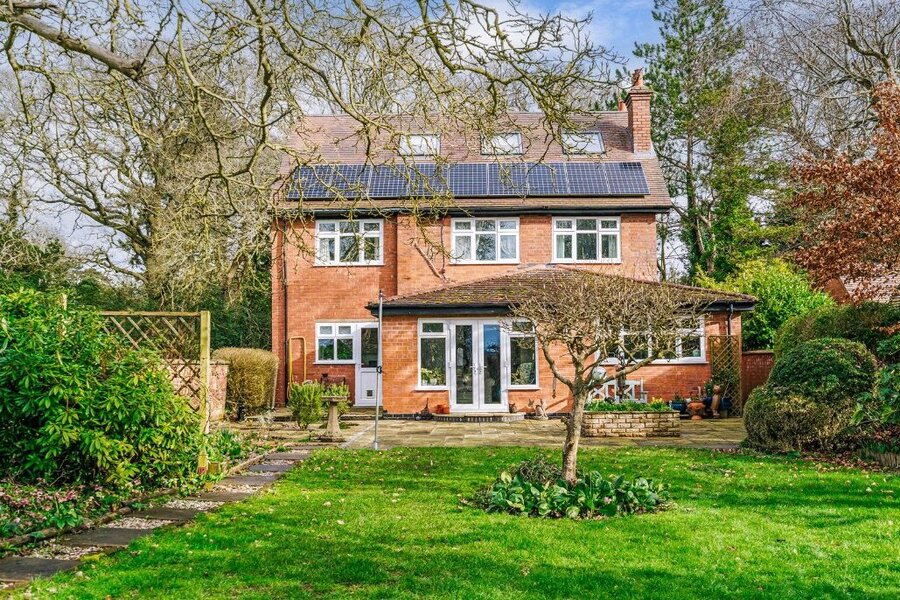 Garden To House