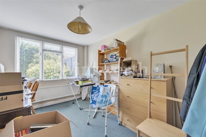 Sanderstead Avenue, London, NW2