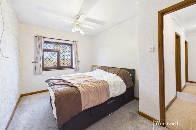 Wolmer Gardens, Edgware, HA8