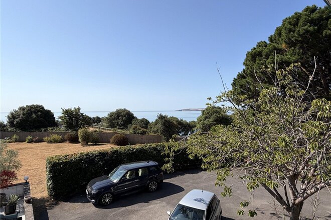 West Overcliff Drive, Dorset, BH4