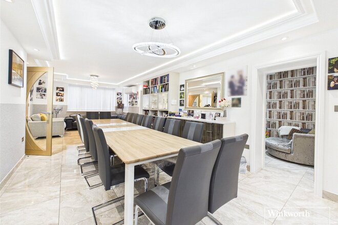 Edgwarebury Lane, Edgware, HA8