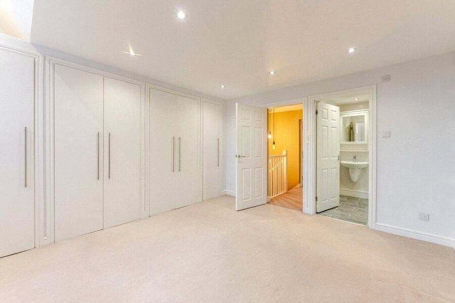 Bedroom 2 To Ens