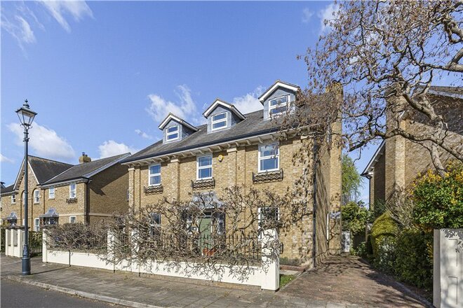Devereux Lane, London, SW13