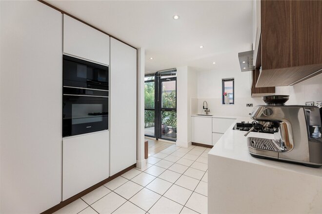 Scott Avenue, London, SW15