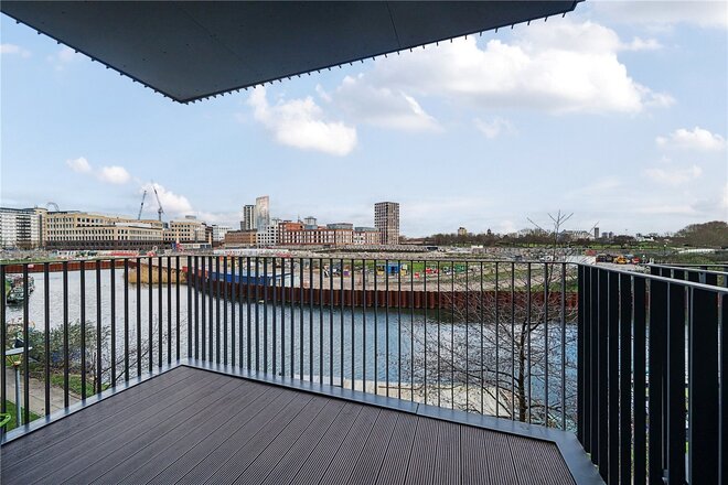 Staith Court, London, E3