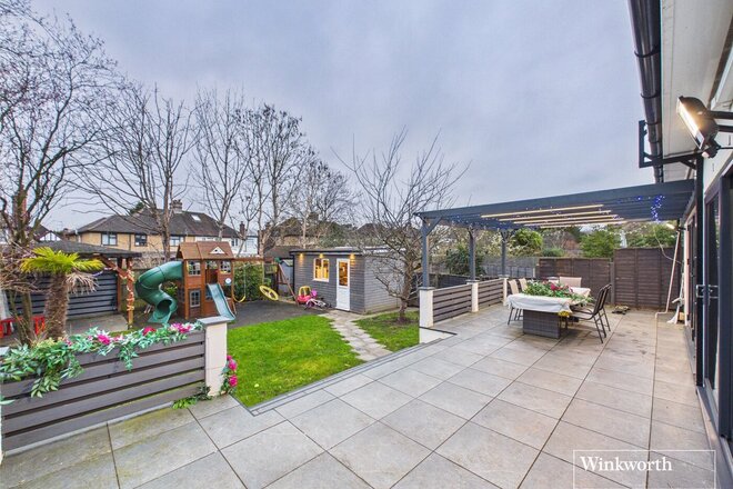 Edgwarebury Lane, Edgware, HA8