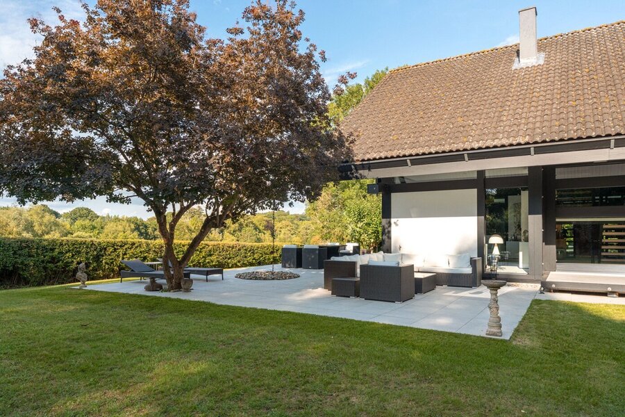 Side To House Angle