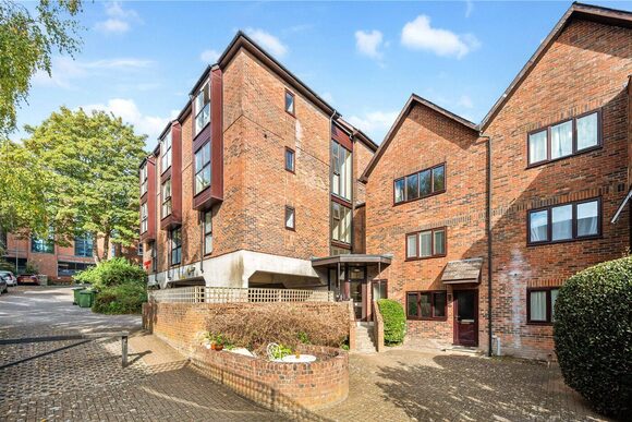 Staple Gardens, Hampshire, SO23