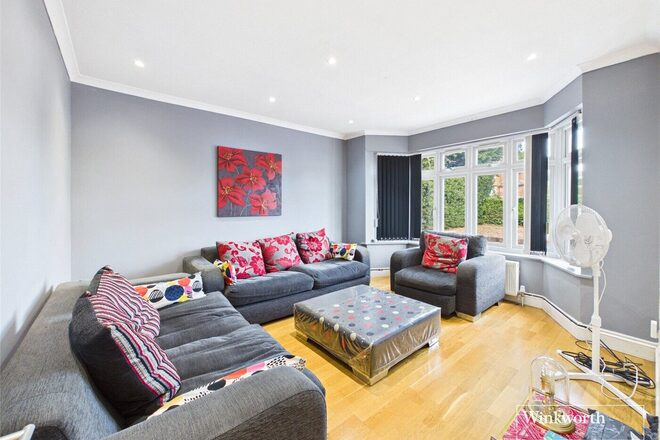 Wolmer Gardens, Edgware, HA8