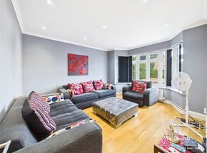 Wolmer Gardens, Edgware, HA8