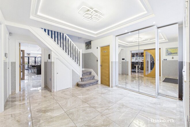 Edgwarebury Lane, Edgware, HA8