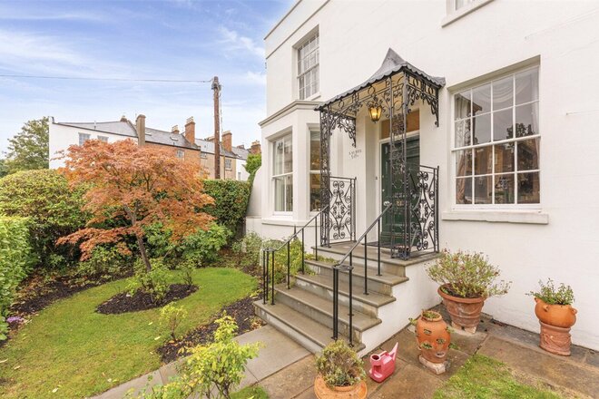 Lansdowne Circus, Warwickshire, CV32