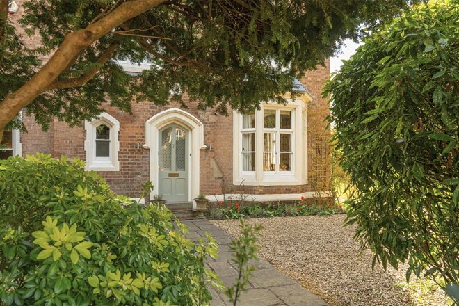 Eastnor Grove, Warwickshire, CV31