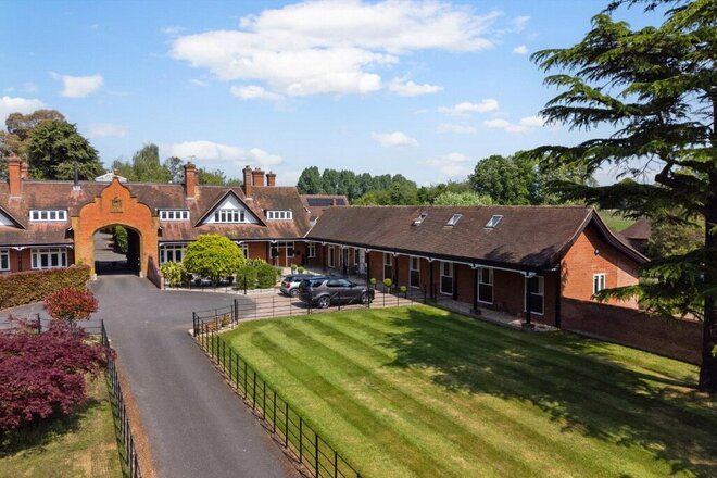 Moreton Paddox, Warwick, CV35
