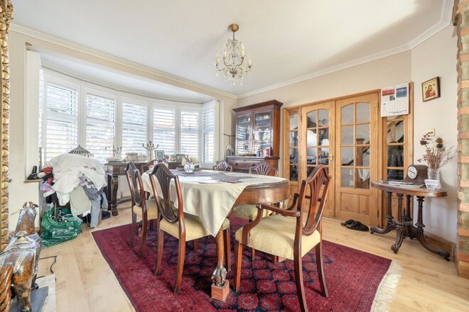 Sundial Avenue, London, SE25