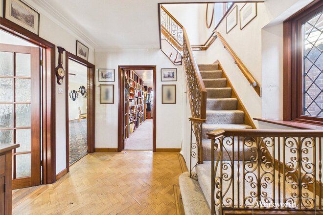 Wolmer Gardens, Edgware, HA8
