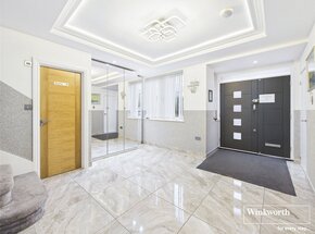 Edgwarebury Lane, Edgware, HA8