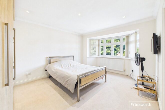 Wolmer Gardens, Edgware, HA8