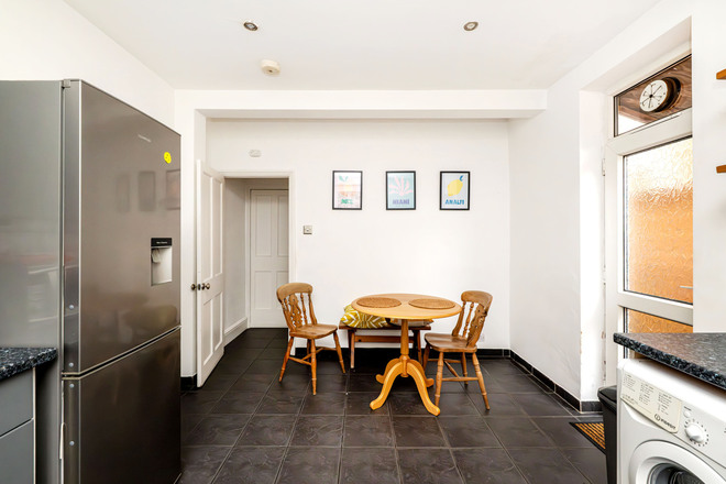 Holberton Gardens, London, NW10