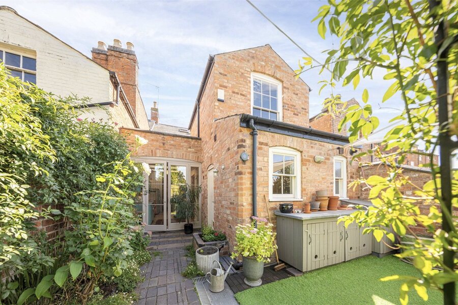 Garden To House