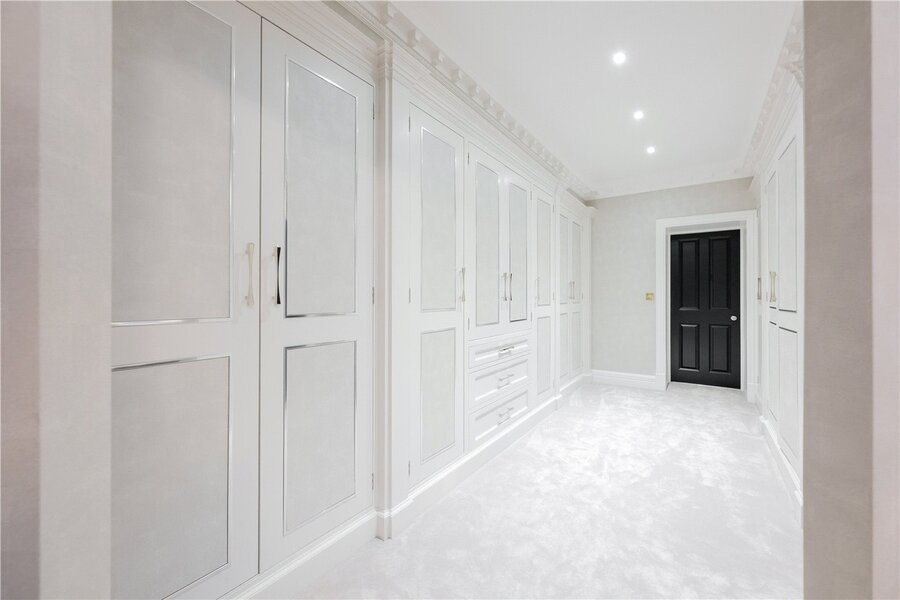 Walk-In Wardrobe