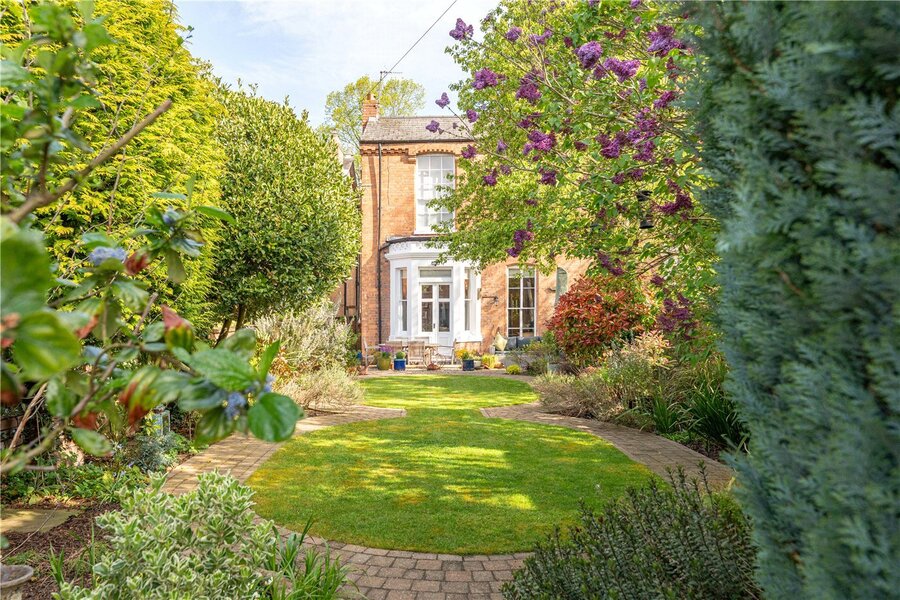Garden To The House