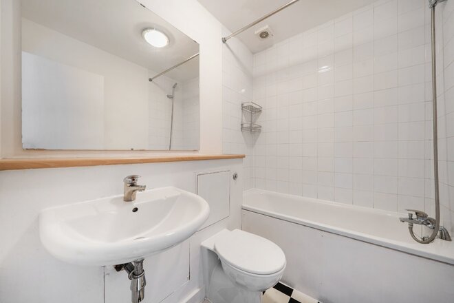 Whitehorse Lane, London, SE25