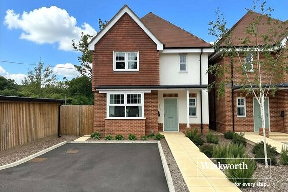 Fairway View Close, Ferndown, BH22