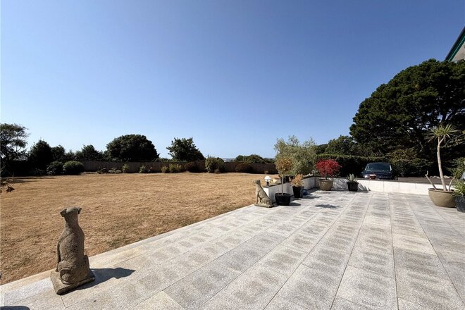 West Overcliff Drive, Dorset, BH4