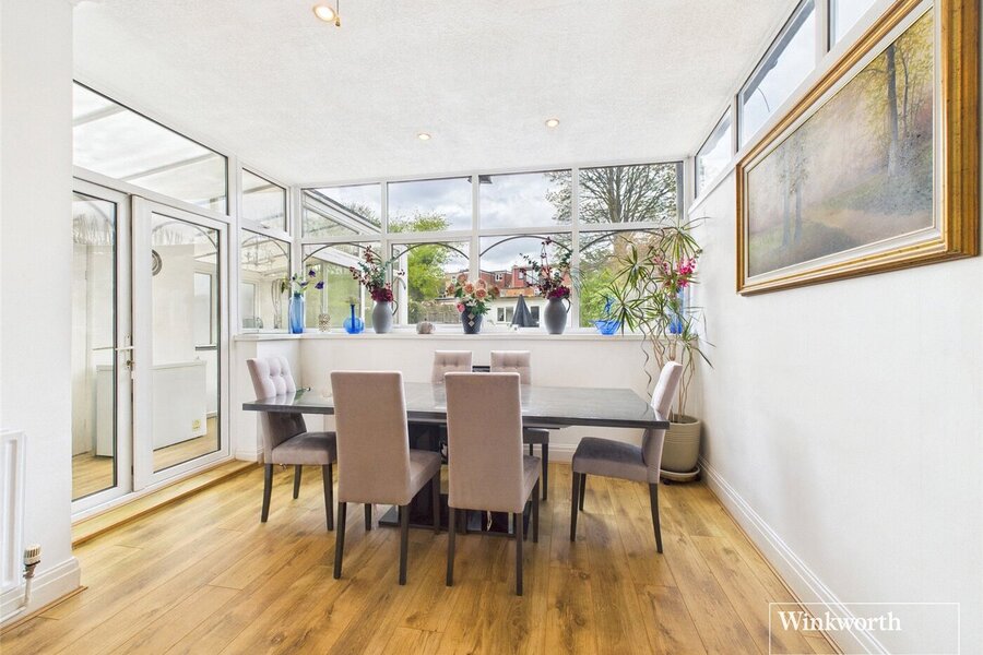 Lounge/Dining Area