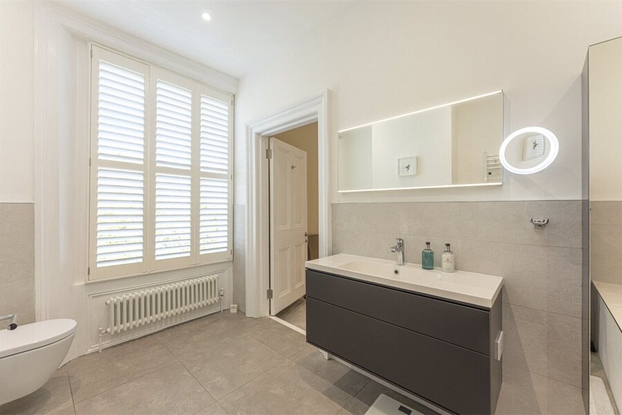 Master Bath To Fron