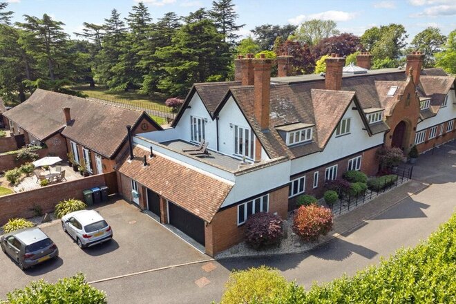 Moreton Paddox, Warwick, CV35