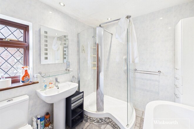 Wolmer Gardens, Edgware, HA8