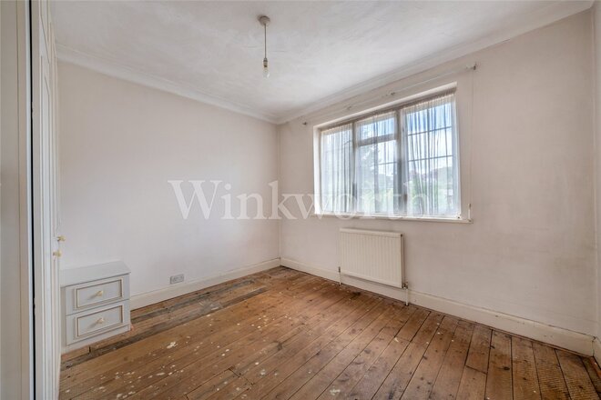 Wayside, London, NW11