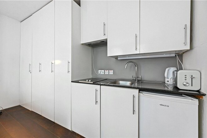 New Row, London, WC2N