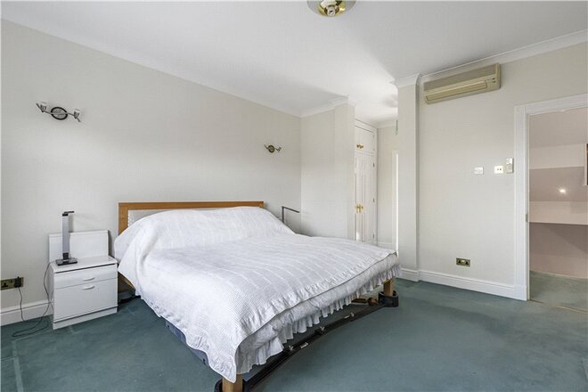 Devereux Lane, London, SW13