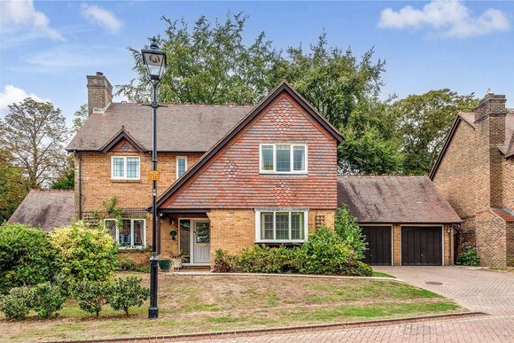 Westminster Gate, Hampshire, SO22